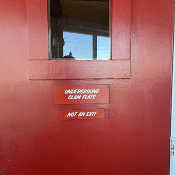 Bob's Clam Hut - Underground clam flats - Seafood Near Me - Kittery, Maine