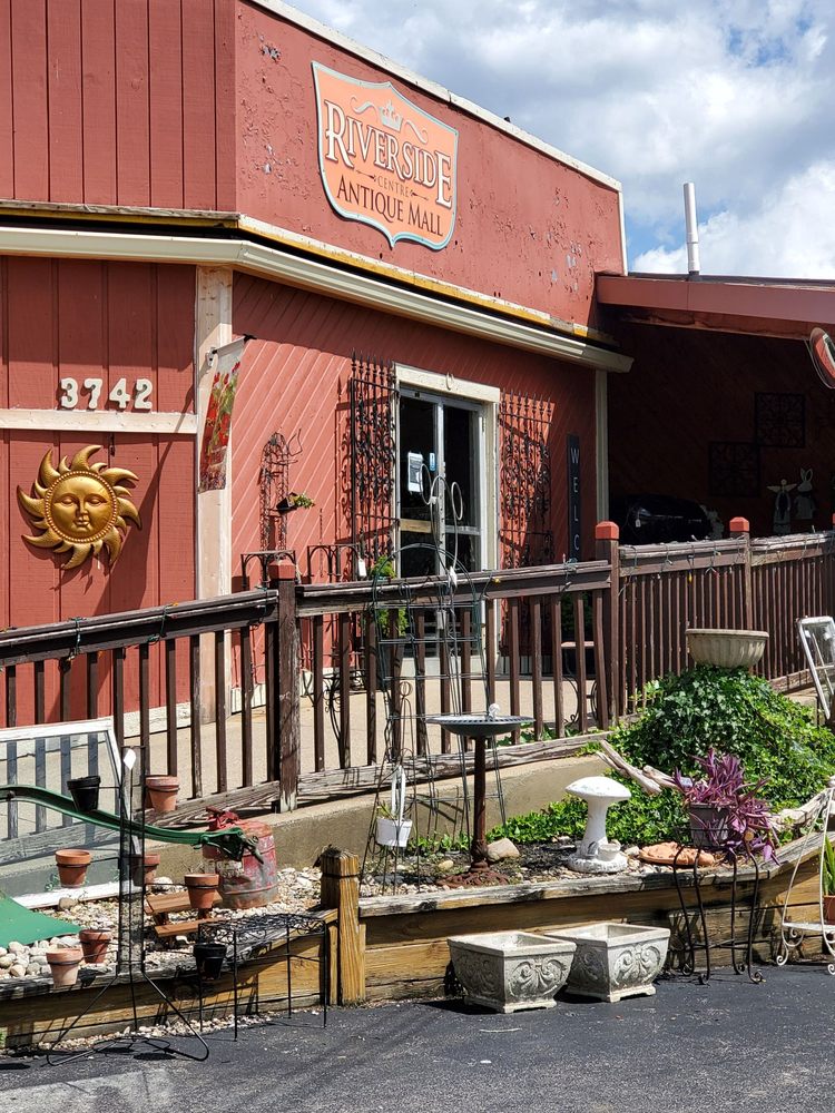 RIVERSIDE CENTRE ANTIQUE MALL 57 Photos & 25 Reviews Antiques 3742 Kellogg Ave, Cincinnati