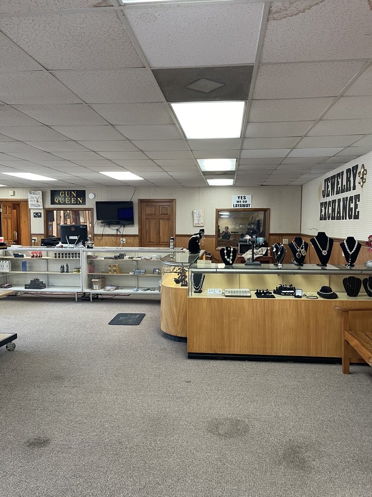 DON’S PAWN & GUNS Updated September 2024 710 Deery St, Shelbyville