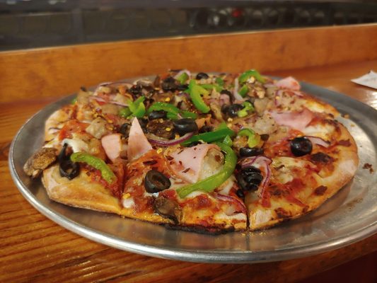 Grand Pizzeria And Sports by null