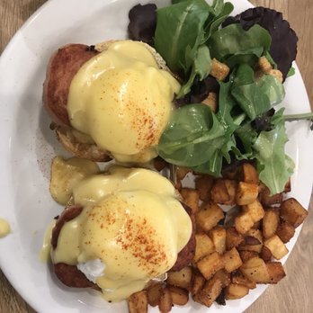 Aloha Kitchen - Spam Benedict - Breakfast & Brunch Near Me - Honolulu, Hawaii