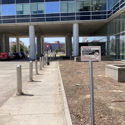 Baylor College of Medicine - McNair Campus - Was it supposed to have grass here?