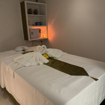 Honey B's Thai Massage - Massage bed/room 1 - Massage Therapy Near Me - Houston, Texas Honey B's Thai Massage - Massage bed/room 1 - Massage Therapy Near Me - Houston, Texas
