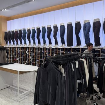Lululemon Disney Springs - Women's Clothing Near Me - Orlando, Florida Lululemon Disney Springs - Women's Clothing Near Me - Orlando, Florida