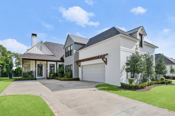 Epic Luxury Homes Logo