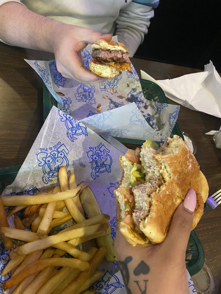 LOCOS GRILL & PUB Updated October 2024 17 Photos & 50 Reviews 601