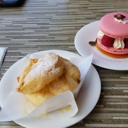 Beard Papa's - - Original Cream Puff - Ispahan (rose-lychee-rasberry macaron)