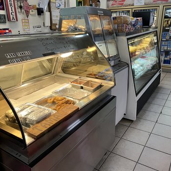 Picnic Grocery - a variety of food items on display - Grocery Near Me - Lithia, Florida