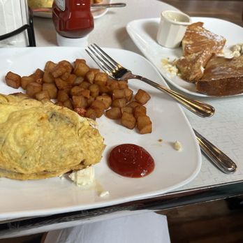 Square Cafe - Veggie omelet and French toast - Breakfast & Brunch Near Me - Pittsburgh, Pennsylvania Square Cafe - Veggie omelet and French toast - Breakfast & Brunch Near Me - Pittsburgh, Pennsylvania
