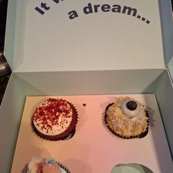 Cloudhop Bakeshop - Cotton Candy, Red Carpet, Blueberry Moon cupcakes