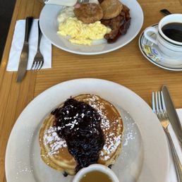 Pancakes + grits, eggs, bacon, and deep-fried tomatoes. Pancakes + grits, eggs, bacon, and deep-fried tomatoes.