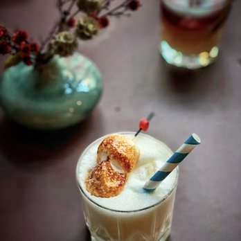 Deco - Cocktail with a toasted marshmallow - Cocktail Bars Near Me - København