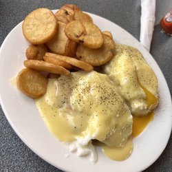 Debb's Place - Eggs Benny