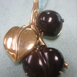 Carats & Karats Fine Jewelry - Vintage Ming's Kukui Nut brooch 14 Karat yellow gold