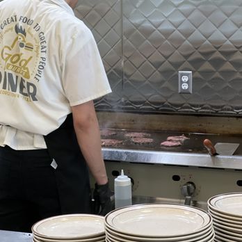 Gold Burger Diner - Making the burgers - Diners Near Me - Georgetown, Texas