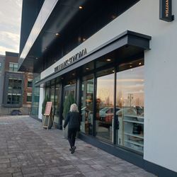 Williams Sonoma - Exterior