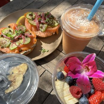 Palmys Pacific Beach - Andy's Lox Bagel, Acai Bowl, PB Local, El Salvadoran Lifesaver - Breakfast & Brunch Near Me - San Diego, California Palmys Pacific Beach - Andy's Lox Bagel, Acai Bowl, PB Local, El Salvadoran Lifesaver - Breakfast & Brunch Near Me - San Diego, California