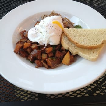 MA Mosa's - Corned beef hash with poached eggs - Breakfast & Brunch Near Me - Grants Pass, Oregon