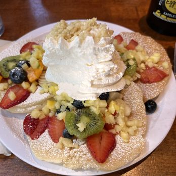 Eggs 'n Things Ko Olina - Rainbow pancakes - American Near Me - Kapolei, Hawaii