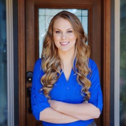 Jenn Lee Makeup Artistry - Realtor Headshot. Hair & Makeup