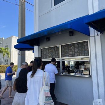 Las Olas Cafe - Outdoor counter to order - Cuban Near Me - Miami Beach, Florida Las Olas Cafe - Outdoor counter to order - Cuban Near Me - Miami Beach, Florida