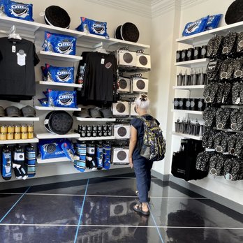 IT'SUGAR - Oreo section - VN - Candy Stores Near Me - Honolulu, Hawaii