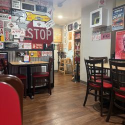 Bama Bobs BBQ - Dining area