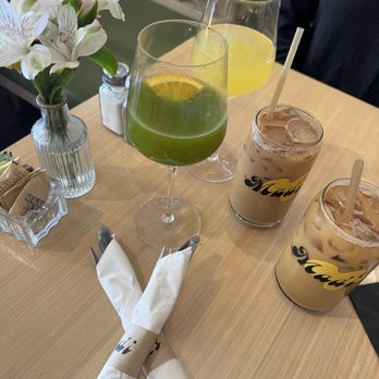 Madi - Orange mimosas, brown sugar cinnamon latte - Breakfast & Brunch Near Me - San Diego, California Madi - Orange mimosas, brown sugar cinnamon latte - Breakfast & Brunch Near Me - San Diego, California