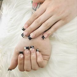 Tulip Nails - Nails