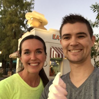 Topo - Prickly pear/vanilla swirl cone - Mexican Near Me - Gilbert, Arizona