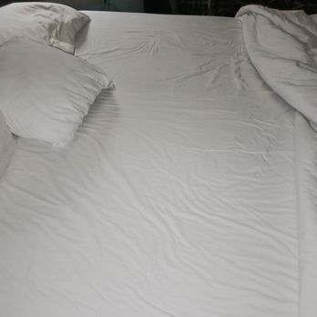 La Quinta by Wyndham Olathe - I know it's hard to tell but there are low spots in the bed of this memory foam mattress. - Hotels Near Me - Olathe, Kansas