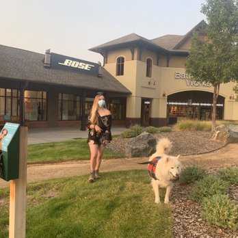Outlets at Castle Rock - Service dog using doggy common area. - Outlet Stores Near Me - Castle Rock, Colorado