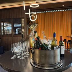 Star Alliance Lounge - Wine / Champagne section