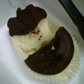 Georgetown Cupcake - TOO MUCH FROSTING! TOO LITTLE CAKE! - Bakeries Near Me - Bethesda, Maryland Georgetown Cupcake - TOO MUCH FROSTING! TOO LITTLE CAKE! - Bakeries Near Me - Bethesda, Maryland