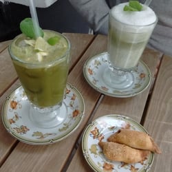 Sikkim - Lemoniada matcha 9 zł, matcha latte 9 zł, ciasteczka gratis.