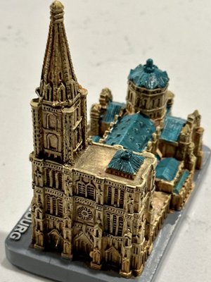 Cathédrale Notre-Dame-de-Strasbourg by null