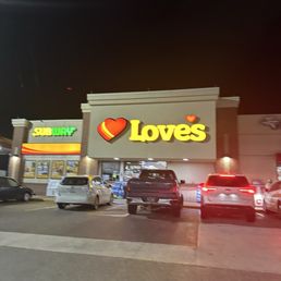 LOVE'S TRAVEL STOP - Updated December 2025 - 62 Photos & 25