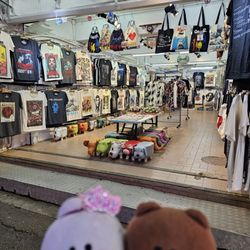 赤柱市集 - T-shirts and bags