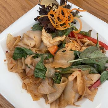 Silk n Spice Thai Cuisine - Bangkok Drunken Noodle Chicken - Thai Near Me - Cypress, Texas