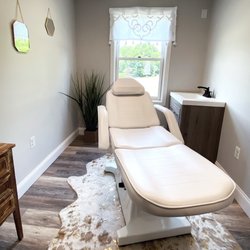 Halo Beauty Salon - Brow room
