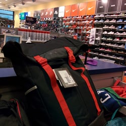 Champs Sports - Nike bag