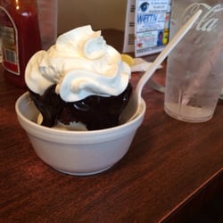 Bell's Drive In - Hot fudge cake
