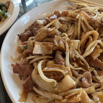 Happy Bee Kitchen - Beef chow fun - Chinese Near Me - Artesia, California