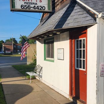 TONY T'S - This is the front of the pizza parlor. - Pizza Near Me - Greene, New York TONY T'S - This is the front of the pizza parlor. - Pizza Near Me - Greene, New York