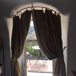Le Cagnard - Beautiful hotel in the old town. Nice to get away from the city.