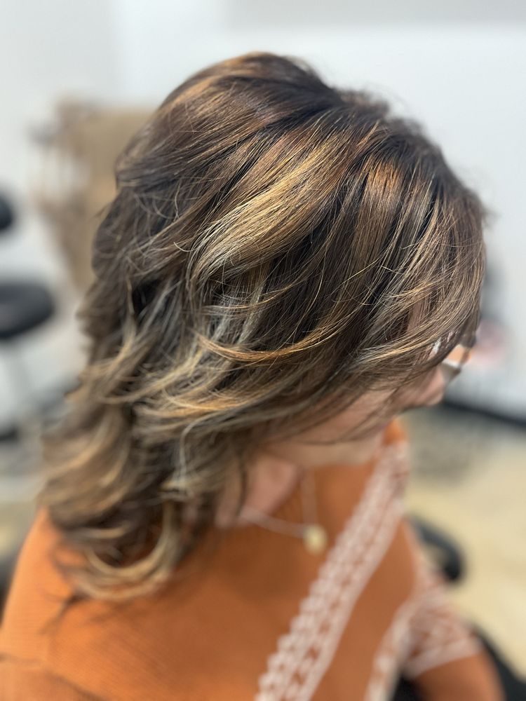 Colleen's Hair Salon Logo