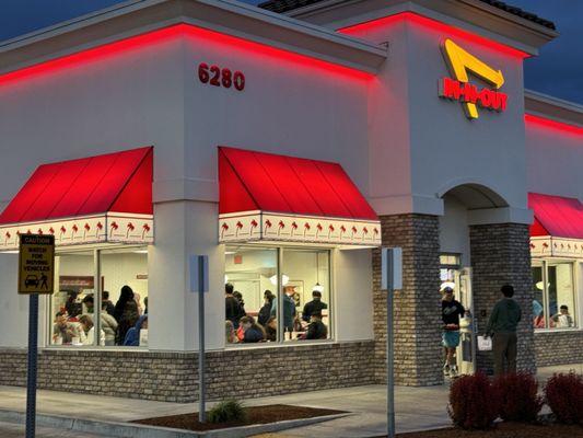 In-N-Out Burger by null