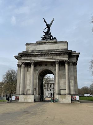 Wellington Arch by null