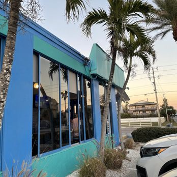 Beach Waves Grill - Outside - Seafood Near Me - Indian Rocks Beach, Florida