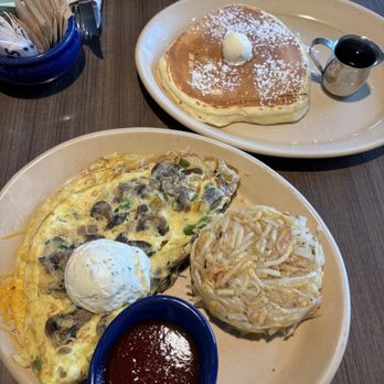 Snooze, an A.M. Eatery - Omelet with jam and crème fraishe - Breakfast & Brunch Near Me - Houston, Texas Snooze, an A.M. Eatery - Omelet with jam and crème fraishe - Breakfast & Brunch Near Me - Houston, Texas